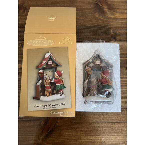 Hallmark Sweet Shoppe 2004 Christmas Window #2 KOC Ornament QXC4003 Store Z15 - Picture 1 of 7